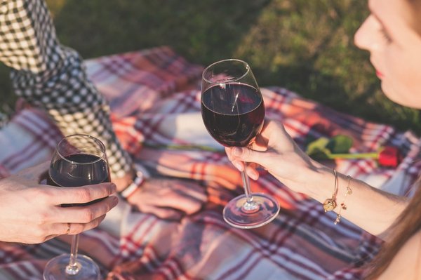 L'étiquette du vin :  quelles sont les principales choses à faire et à ne pas faire pour boire du vin ?